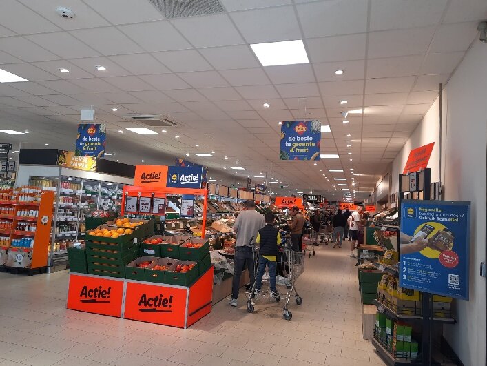 Shopping activity in a Dutch supermarket