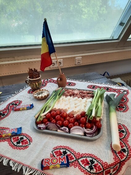 Presentation of a traditional Romanian dish